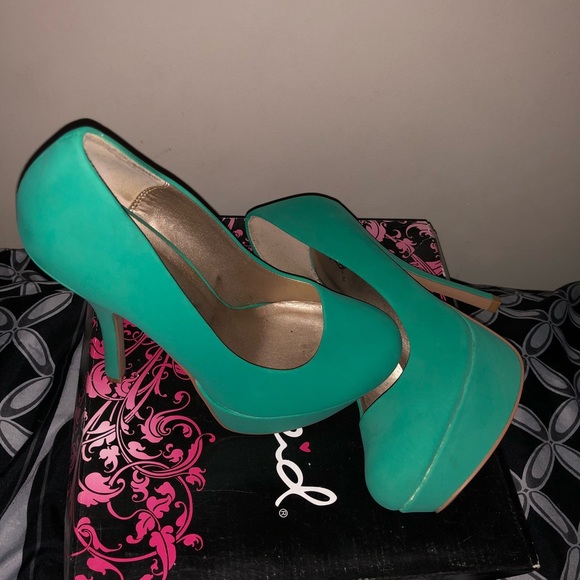 Shoes - Picture 2 of 2